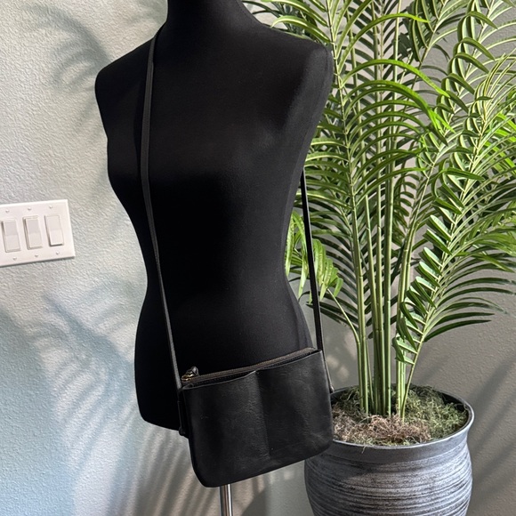 Madewell Handbags - Madewell Leather Black Crossbody Bag